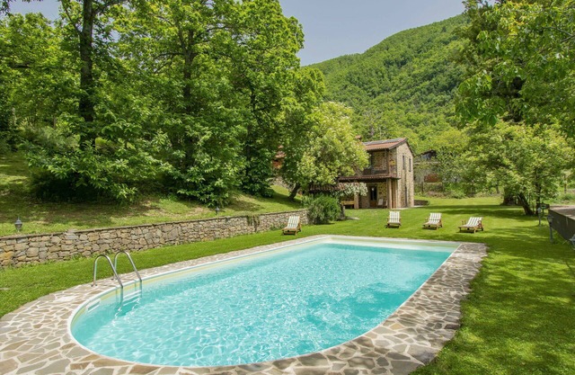 Casa de vacaciones privada con piscina privada, WIFI, TV, terraza, mascotas permitida, aparcamiento