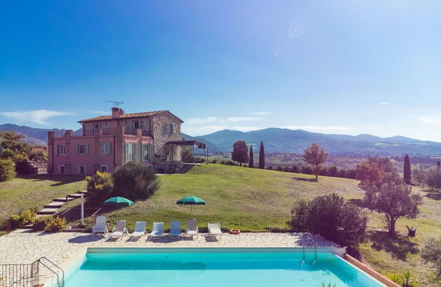 Casa de vacaciones privada con piscina privada, TV, terraza, vista panorámica, aparcamiento