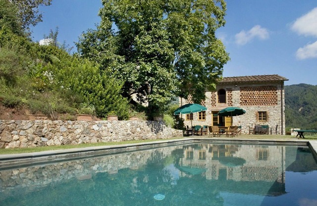 Casa de vacaciones privada con piscina privada, WIFI, TV, patio, vista panorámica, cerca de Lucca