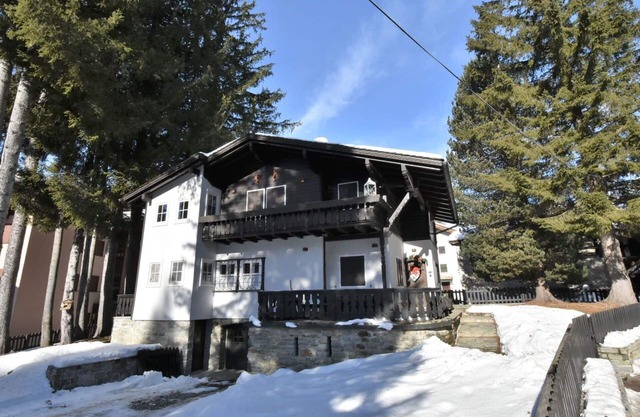 Casa de vacaciones privada con jacuzzi, WIFI, TV, balcón, mascotas permitida, aparcamiento