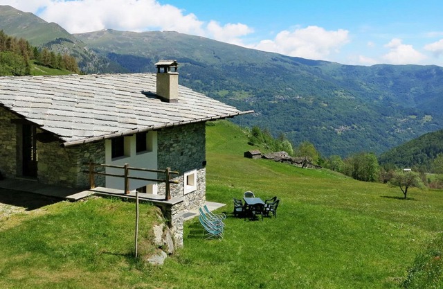 Preciosa casa de vacaciones privada para 9 personas con TV, patio y aparcamiento