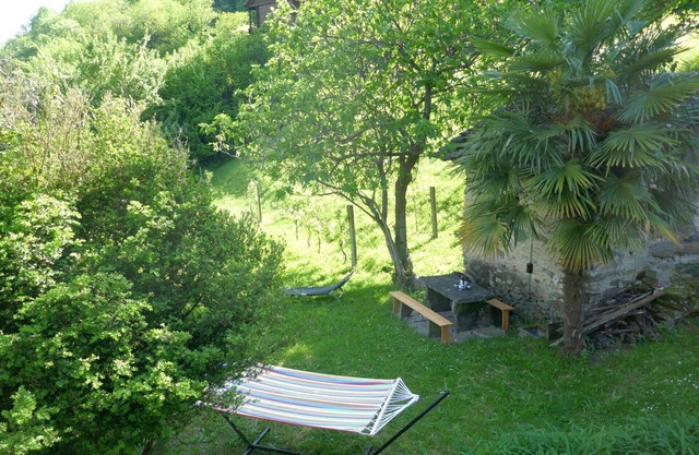 Estupenda casa de vacaciones privada para 6 personas con WIFI, TV, patio y aparcamiento