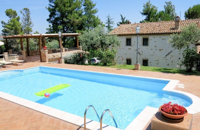 Preciosa casa de vacaciones privada con WIFI, piscina privada, A/C, TV, patio, aparcamiento