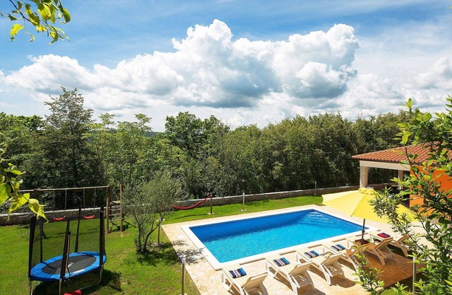 Preciosa casa de vacaciones privada con WIFI, piscina privada, A/C, TV, terraza, aparcamiento