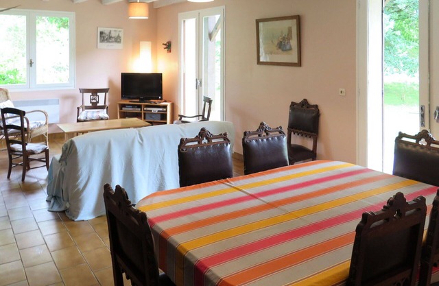 Preciosa casa de vacaciones privada con WIFI, TV, terraza, mascotas permitida y aparcamiento