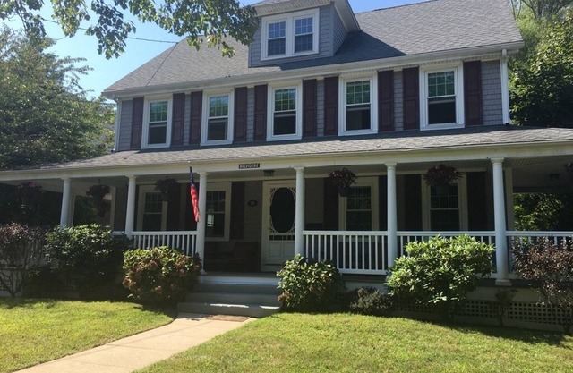 Hermosa casa recientemente renovada de 6 habitaciones en Narragansett Pier