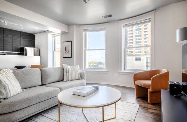 Stunning South Loop 2BR nr L & Grant Park, by Blueground