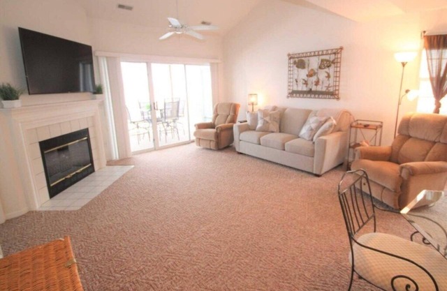 Stunning Top Floor View! Queen Bunk Bed! Family Friendly Harbour Towne Complex! Slip Close to Unit!