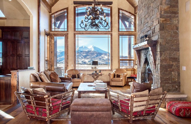 Impresionantes vistas desde esta casa de 5 dormitorios en 8 acres, capacidad para 12