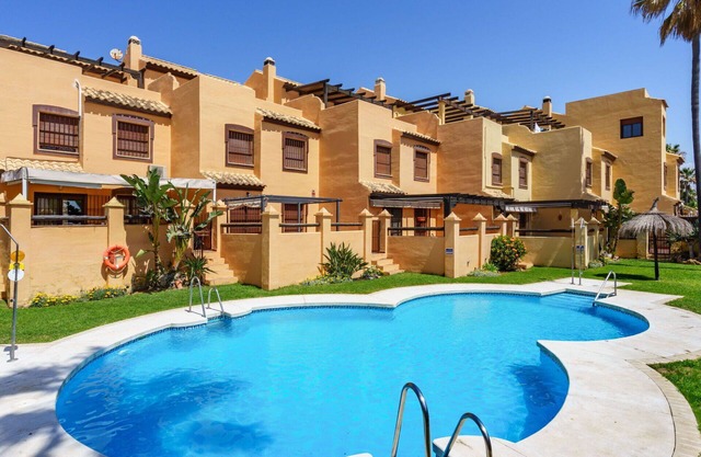 Estupenda casa de vacaciones con A/C, WIFI, piscina, TV, terraza, mascotas permitida y aparcamiento