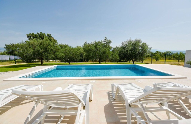 Estupenda casa de vacaciones con WIFI, A/C, piscina privada, TV, terraza y aparcamiento