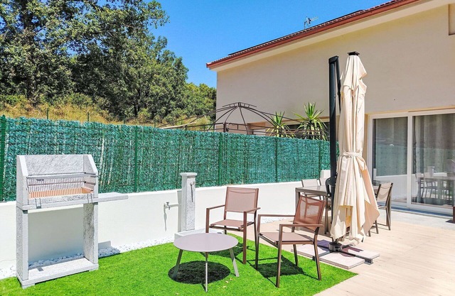 Estupenda casa de vacaciones con WIFI, A/C, TV, patio, mascotas permitida y aparcamiento