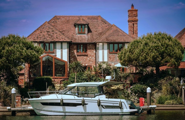 Wellington Quay: impresionante casa de seis camas con vistas al agua y embarcadero privado