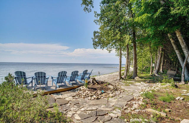 Sturgeon Bay Hideaway w/ Direct Water Access!