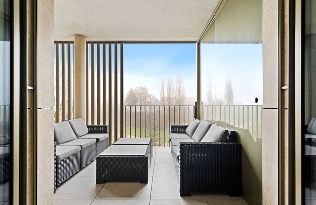Stylish 1BR Apt w Balc Cloche dOr
