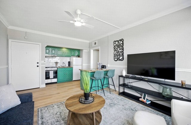 Stylish 1BR High-Rise Stadium & Arena Nearby