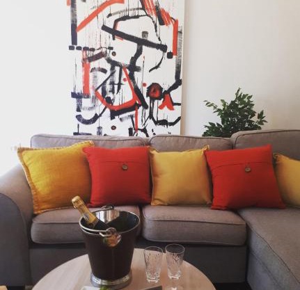 Stylish 2 bed on Florida Rd Amazing location!