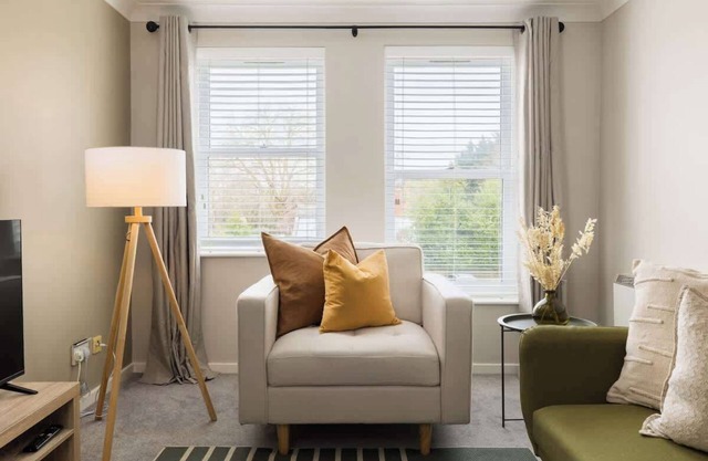 Stylish 2-bed in Leamington Spa w/ parking
