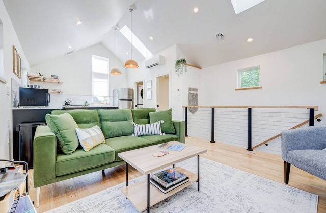 Stylish 2BR Guesthouse w/ Private Patio - Walk to Tennyson St