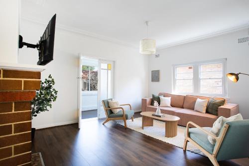 Stylish 2BR Home in Glebe with Private Garden, BBQ & Parking