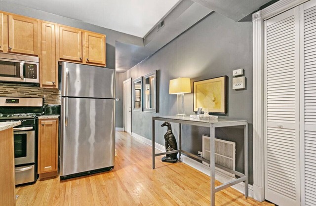 2BR Live in Style Designer Apt in Festive Boystown
