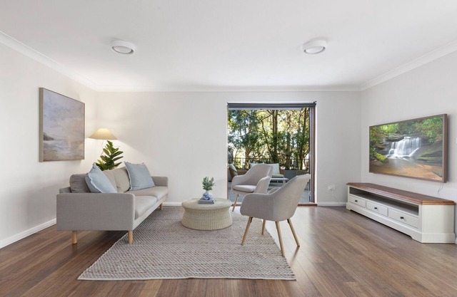 Stylish 3-Bed Newport Stay with Balcony