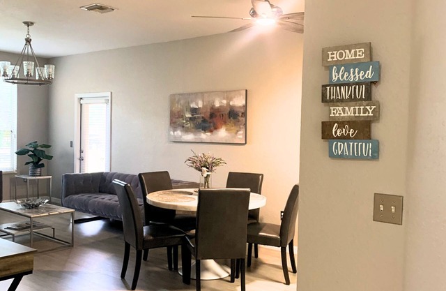 Stylish 3BR Gated Retreat Near MCO - Pool - Walk to Dining & Shops - 2 Masters