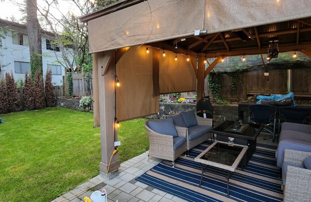 Stylish 3BR Home w/ Great Access