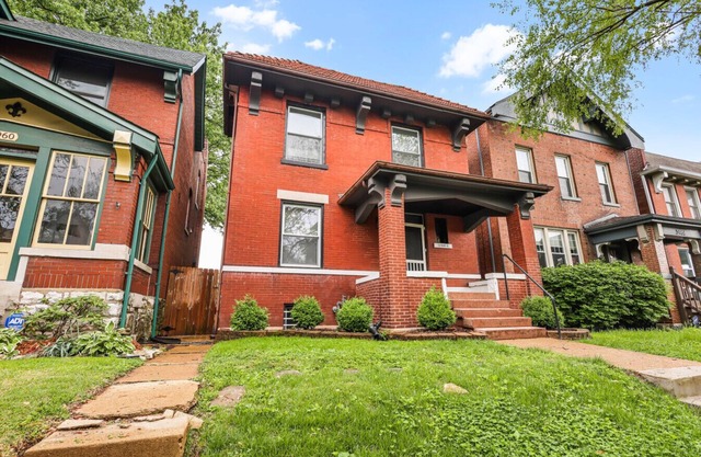 Stylish 5BR | Near Downtown | Private Backyard