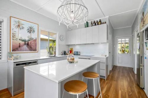 Stylish Beachouse 200m to Trendy Moffat Beach