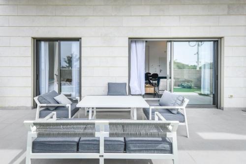 Stylish Coastal Oasis by Sea N' Rent