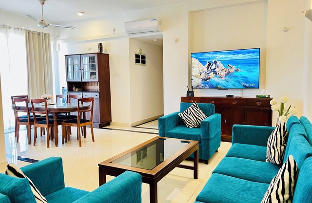 Apartamento moderno de una habitación, en un barrio tranquilo.