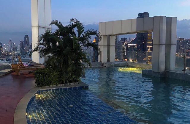 Elegante condominio c/Kingsize-Bett, oficina y piscina @ MRT Rama9