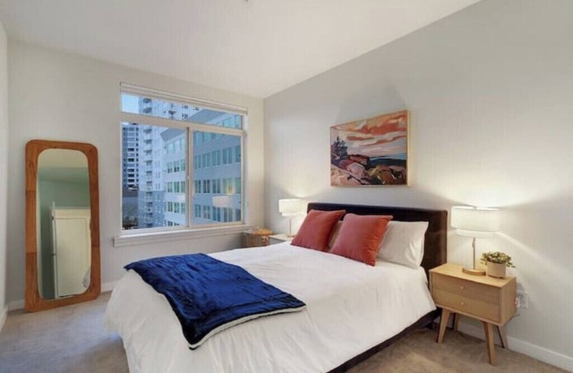 Stylish Downtown Condo w/ Parking, Gym, and Pool.