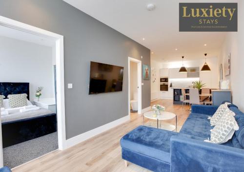 Stylish & Gorgeous 1BR Excellent Location Nr Cliffs Pavillion by Luxiety Stays Serviced Accommodation