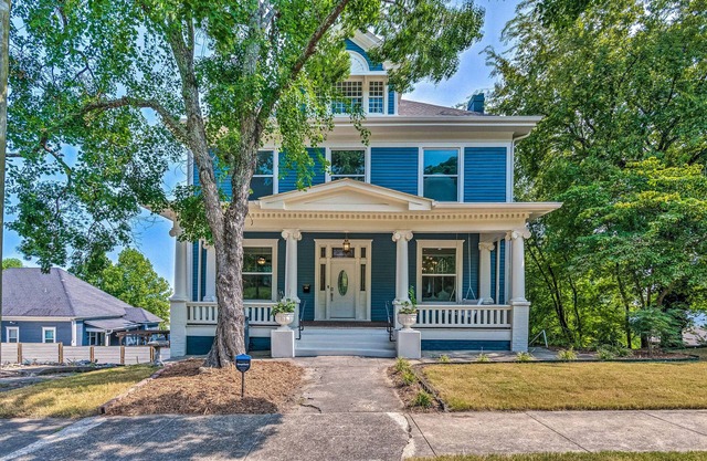 Stylish home w/ washer/dryer, deck with grill, cable & central AC