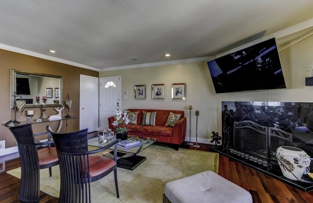Elegante casa con excelente ubicación y todas las comodidades.
