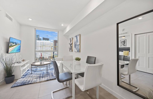 Stylish Living: Modern Unit Mins from Brickell W/ Free Parking