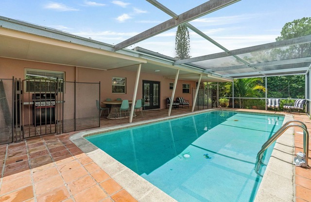 Stylish Naples 4BR Home w/ Pool & Patio - 3 KINGS