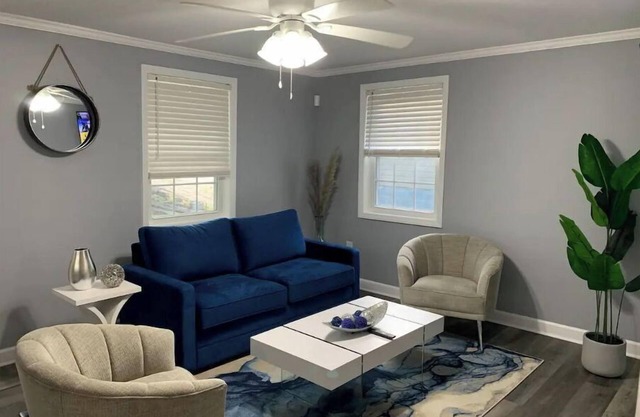 Stylish One Bedroom home 5 min away from Downtown.