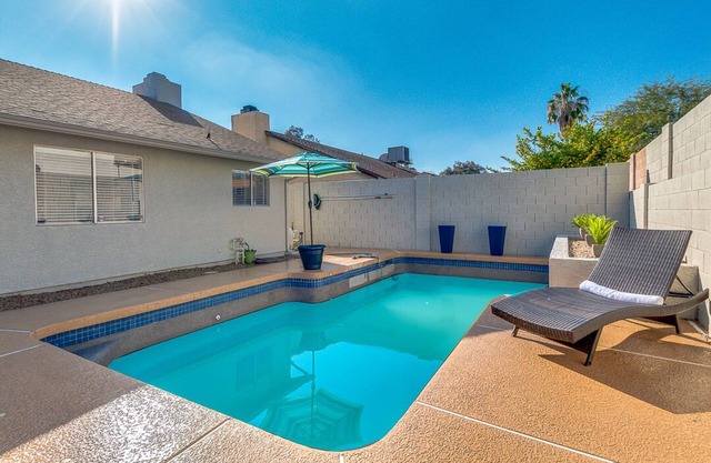 Casa unifamiliar con estilo, a corta distancia de Kierland, piscina privada, 5 camas