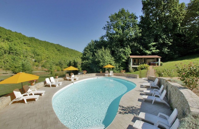Moderna casa de vacaciones en Souillac con piscina