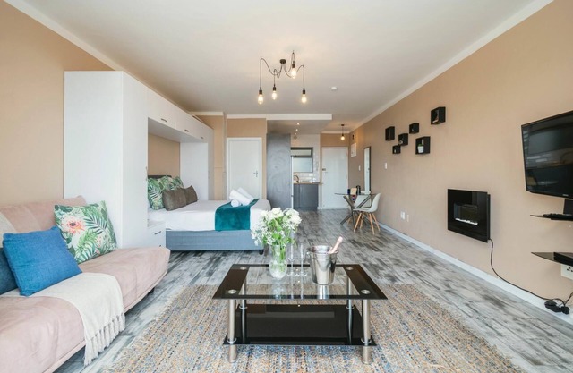 Stylish Studio Retreat in Green Point