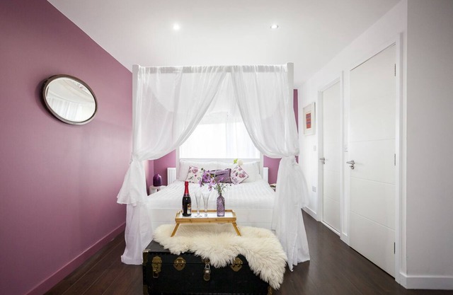 Casa contemporánea de 5 estrellas, capacidad para 15 personas, 10 minutos hasta el tubo Turnpike Lane DESAYUNO GRATIS