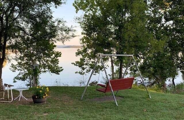 Suite justo en el lago Tablerock .. pasos a la orilla! Cerca de Big Cedar Lodge Red Bud Cove