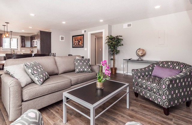 Suites on 4th unit # 3 - 2 bdrm-2 bath-1 mile-Mayo Clinic