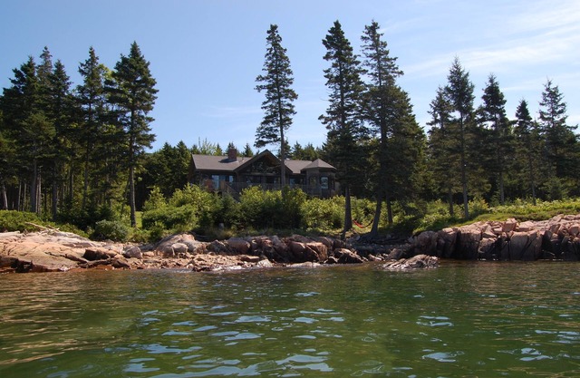 Summer Harbor Waterfront Home con 580 pies de costa