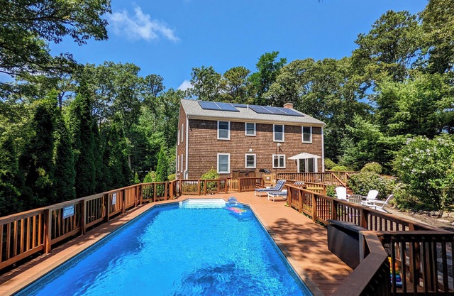 Summer Home with Private heated pool, near town & beaches