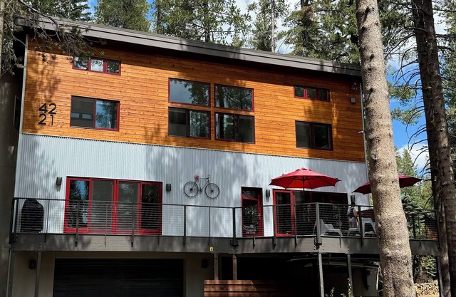 Summer Lake / Ski House at Serene Lakes