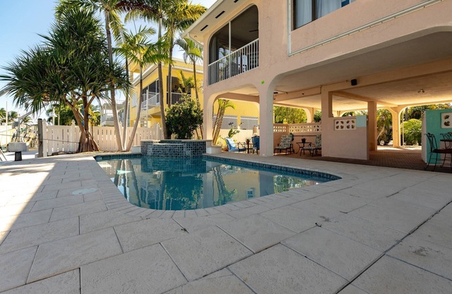 Summerland Sanctuary: 3BR Canal Front Retreat with Private Pool, Dockage & Premier Boating/Fishing